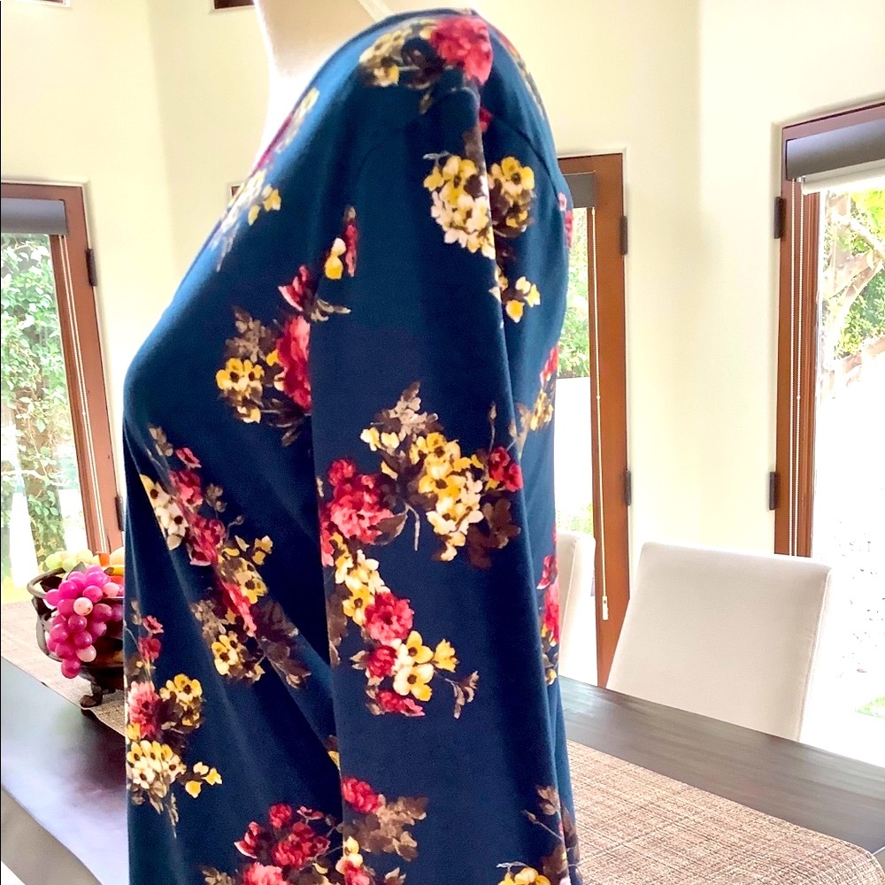 Flowered blouse 3/4 sleeve v-back - Picture 3 of 7